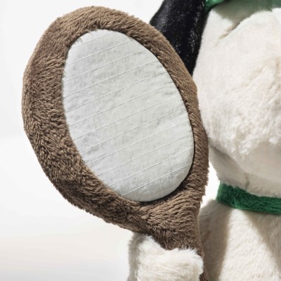 peluche Snoopy tennis signée Steiff, gros plan sur la raquette