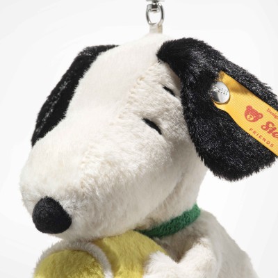 Peluche porte-clés Snoopy tennis signée Steiff, gros plan sur la tête Peluche porte-clés Snoopy tennis signée Steiff, gros plan sur la tête
