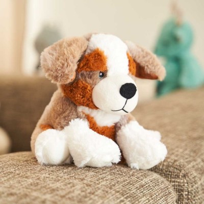 Peluche Bouillotte Chien Berger signée L'artisan du Bien-Etre, dans un salon Peluche Bouillotte Chien Berger signée L'artisan du Bien-Etre, dans un salon